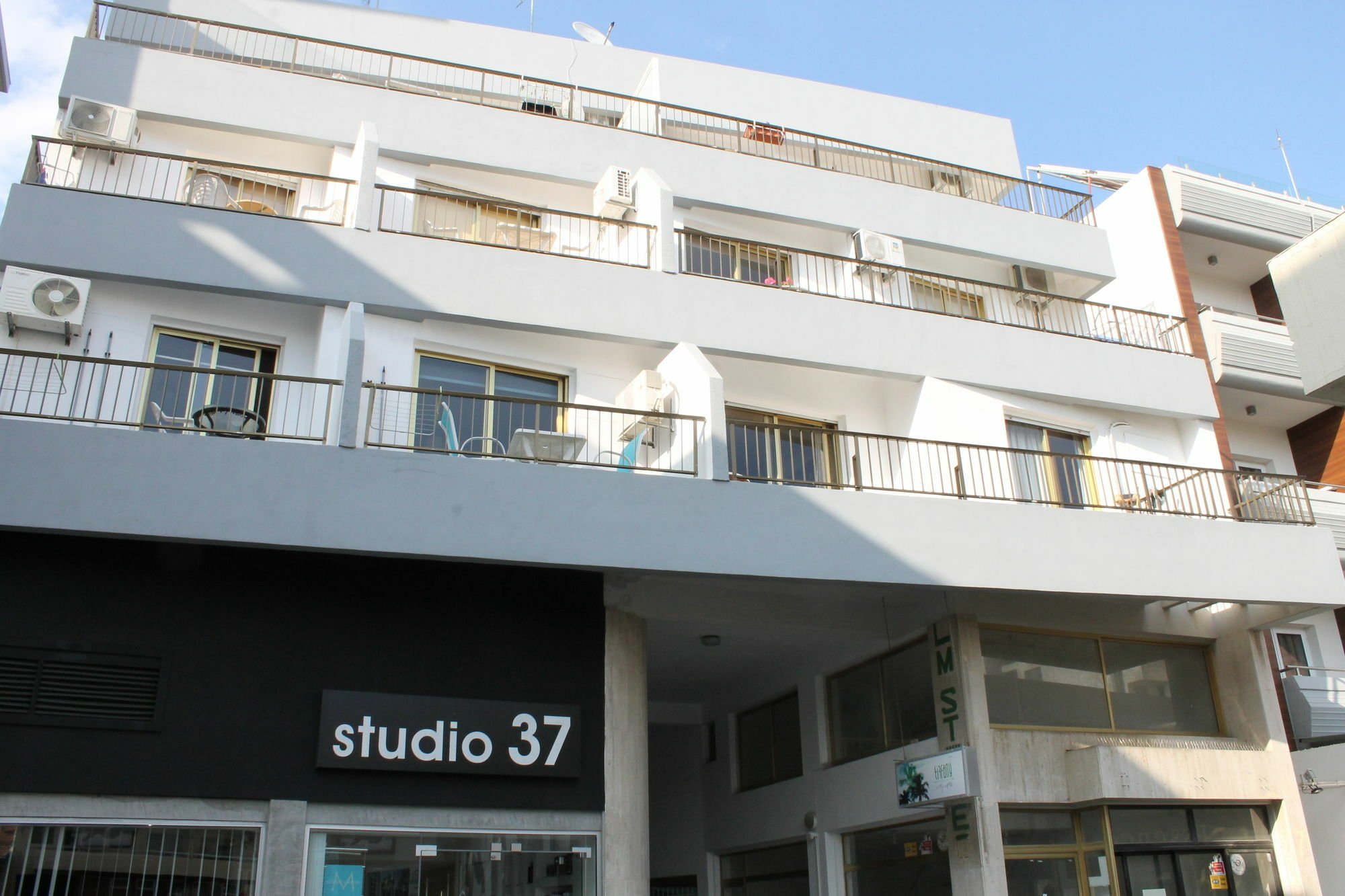 Tiffany City Apartments Larnaca Bagian luar foto